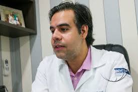 Ao contrário da maioria, mulheres em Cuiabá também aderem ao implante de  pelos pubianos