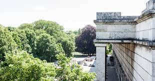 Regulär 14 euro // ermäßigt 10 euro // schüler und studenten 5 euro // kinder bis 12 jahre zahlen keinen eintritt ins haus der kunst. Das Haus Der Kunst In Munchen Ist Eines Der Grossen Internationalen Ausstellungshauser