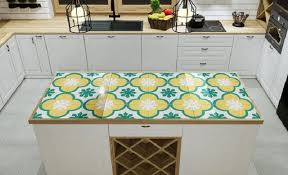 Bagian permukaan meja dapur minimalis di atas menggunakan material keramik marble warna coklat muda sehingga terlihat sangat elegan. 7 Model Keramik Meja Dapur Yang Cantik Bikin Semangat Memasak