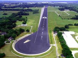 John travolta's house is a functional airport with 2 runways for his private planes john travolta is a certified private pilot who owns five aircraft. John Travolta S Mansion How I Would Love To Have My Very Own Runway Ahhh Airport Airport Design John Travolta House