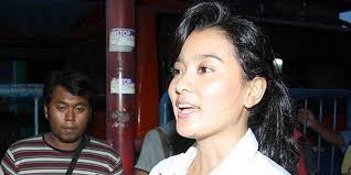 Marcella Zalianty, Bagi Tajil dan Baca Puisi