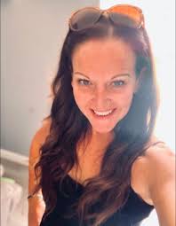 Hi my name is Gemma a personal training and well being coach with over 12  years experience. I am based within a private training facility situated in  Cheney Manor. There is no