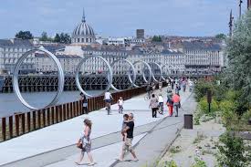 In the center, the 144 m tall tour bretagne, the nantes points of interest: 10 Monate Erasmus In Nantes Erfahrungen Mit Erasmus Nantes