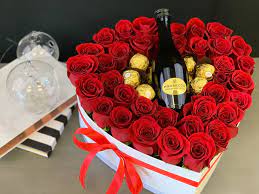 Big heart shaped box for flowers. Gift Heart Shaped Box With Red Roses Chocolate Champagne