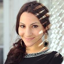 Elizabeth Akel's Instagram, Twitter & Facebook