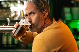 A voir à Saint-Riquier : Daniel Camus a fait un one-man-show de ses  souvenirs de bistrot