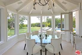 Browse a variety of modern furniture, housewares and decor. 50 Dining Rooms With Round Dining Tables Photos Home Stratosphere