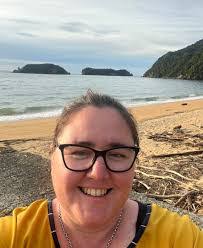 Kristy Rowe's Instagram, Twitter & Facebook