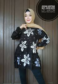 Baju atasan kemeja lengan panjang motif bunga kerja kantor sumber : Blouse Wanita Motif Bunga Hitam Manis Atasan Wanita Batik Wanita Batikpekalongan Co Id
