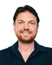 Elizabeth Lamprecht's Instagram, Twitter & Facebook