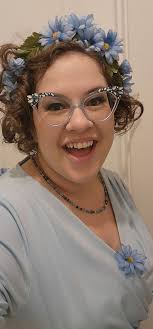 When you have at event at Kitty Queen Cat Rescue, you wear your sparkly  crown bow, of course! Bow by Craftin Nikki. 🐈‍⬛️👑