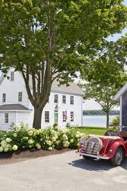 Planting pockets although it may be tempting to landscape the entire expanse of your driveway, another driveway landscape idea is to create a planting pocket. 67 Front And Backyard Landscaping Ideas Best Landscape Designs
