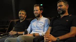 Et pourtant, tous ces petits drames humains emmené par un irrésistible bacri, entouré par une équipe de comédiens au diapason, le sens de la fête est un bon feel good movie, drôle et. L Equipe Du Film Le Sens De La Fete Au Loft