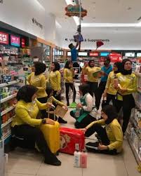 Yang mana informasi tersebut kini menjadi sebuah informasi yang viral dan menjadi incaran banyak orang, hingga kini banyak orang yang mencaritahu informasi viral tersebut bahkan sampai memenuhi. Viralmeletop Comel Je Awek Watson Admin Geram Awek Beg Facebook