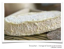 Brossauthym Fromage Fermier De Brebis Au Thym Produit En Touraine Du Sud A Partir Du Lait Cru De Brebis Rouges De L Ouest Fromage Cheese Fromage Lait Cru