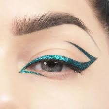 Were Not Saying You Should Give Up Your Black Cat Eye For Good But This Spri Beautyblog Makeupoftheday Makeupbym Glitter Eyeliner Goz Kalemi Rengarenk Makyaj