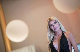 There was a time when the fashion industry used to shut its door for transgender models. Transgender Model Giuliana Farfalla Jetzt Will Sie Ein Buch Schreiben Panorama Stuttgarter Zeitung