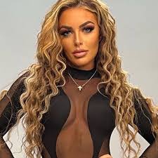 Mandy Rose's Instagram, Twitter & Facebook