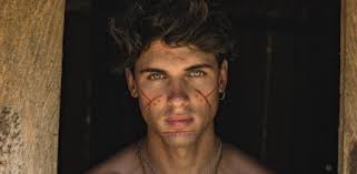 Daniel Illescas, 32 años: “Pensar en la muerte te paraliza. Estuve 5 días  en una cueva del Amazonas sin luz, subí al Mont Blanc y viví con tribus  indígenas en Ecuador y Colombia”