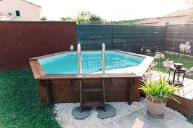 Petit Jardin De Ville Piscine Hors Sol En Bois Mur De Couleurs Brique Amenagement Jardin Paysage Decorer Piscine Hors Sol Petit Jardin De Ville Jardin De Ville