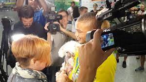 Сьогодні жан беленюк приніс україні першу золоту медаль олімпійських ігор у токіо. Zhan Belenyuk Trogatelnaya Vstrecha S Mamoj V Aeroportu Youtube