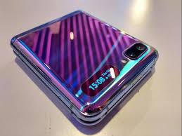 Released 2020, february 14 183g, 7.2mm thickness android 10, up to android 11, one ui 3.0 256gb storage, no card slot. Samsung Galaxy Z Flip Is Now Cheaper By Rs 7000 Know Price Offers More Business Standard News