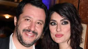 Matteo salvini, 46 anni, e francesca verdini, venti in meno, sembrano essere già oltre. Cecilia Capriotti Da I Voti Ai Politici E Per Matteo Salvini Arriva La Proposta Indecente Tiscali Spettacoli