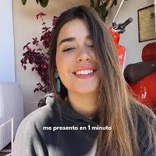 hora de presentarse 💌 sigo flipando cuando pienso que hay personas detrás  de la pantalla que de verdad me siguen a quienes les IMPORTO!! literalmente  solo soy una chica normal intentando encontrar