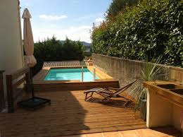 Là où les piscines hors sol en bois ou en acier peuvent parfois demander plusieurs jours de montage, un modèle tubulaire ou autoporté demandera entre 20 minutes (pour une piscine il existe des piscines tubulaires au design soigné et il est toujours possible d'habiller la structure tubulaire. Comment Habiller Ma Piscine Laghetto Tubulaire