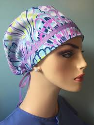 Pin De Ana Julia Em Lilly Pulitzer Scrub Top Scrub Caps And More Touca De Cozinha Toucas Cirurgicas Touca
