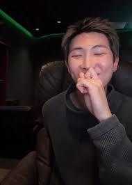 🐨 I’m getting my license too, I’m going to do the driving test soon (the  way he smiled was so, so cute he is so proud of himself)