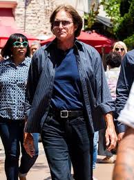 Bruce Jenner Is Moving Out Of The Kardashian Kompound Bruce Jenner Celebs Jenner