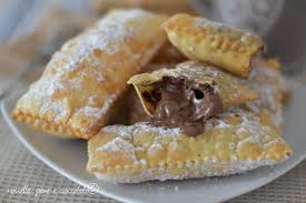 Lasciati conquistare dalla nostra squisita ricetta. Chiacchiere Ripiene Alla Nutella Come Non Farla Sciogliere In Cottura