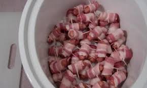 Wow Quand Vous Verrez Comment Elle Cuisine Ses Saucisses Cocktail Vous Dirait J En Veux Tout De Suit Hot Dog Appetizers Mini Hot Dogs Crockpot Appetizers