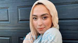 كشف الفنان عبد الرحمن أبو زهرة عن خضوعه لعملية جراحية خلال الأيام الماضية، وذلك من خلال صفحته الرسمية على فيسبوك مطالبا جمهوره بالدعاء له. Ø­ÙÙŠØ¯Ø© Ø¹Ø¨Ø¯ Ø§Ù„Ø±Ø­Ù…Ù† Ø£Ø¨Ùˆ Ø²Ù‡Ø±Ø© ØªØ®Ø·Ù Ø§Ù„Ø§Ù†Ø¸Ø§Ø± Ø¨Ø£Ø­Ø¯Ø« Ø¸Ù‡ÙˆØ± Ù„Ù‡Ø§ Ø¬Ø±ÙŠØ¯Ø© Ù†ÙˆØ±Øª