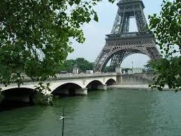 Pont D Iena Jena Bridge Is A Bridge Spanning The River Seine In Paris It Links The Eiffel Tower On The Left Bank To The Di Pont Paris Pont Villes Du Monde