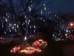 Kwaiffeo christmas lights outdoor, meteor shower lights falling rain lights 12 inch 8 tube 192 led snow falling icicle cascading lights for xmas tree halloween decoration wedding party, ul plug, white. Falling Snow Christmas Lights Youtube
