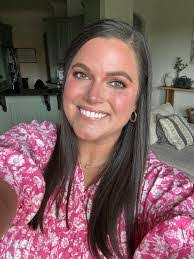 Ali Barron's Instagram, Twitter & Facebook