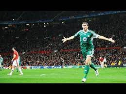 Born 17 march 1986) is a bosnian professional footballer who plays as a striker and captains both serie a club roma and the bosnia and herzegovina national team. Edin Dzeko Vfl Wolfsburg Youtube