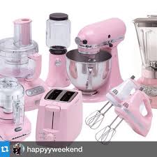 Repost Happyyweekend Pink Kitchenaid Lo Amo Ya Tengo La Batidora Y La Licuadora Me Falta Lo Demas In 2020 Pink Kitchen Appliances Pink Kitchen Pink Toaster