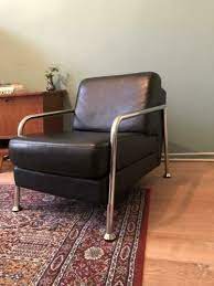 robuuste zwarte leren stoel met leuningen van chroom zo goed als nieuw met mogelijkheid tot leren arm leuningen zie fauteuil zwart stoel met leuning fauteuil