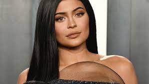 The keeping up with the kardashians star posed in a series of photos in the. Kylie Jenner Schwerer Vorwurf Hat Sie Bei Ihren Followern Geschummelt Bunte De