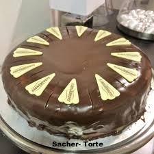 Kuchen Und Eis Essen Und Trinken Im Rathaus Cafe Usingen