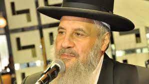 יהודה שלזינגר, ‏המחלבה של המקובל, באתר ישראל היום, 14 במאי 2013 Yxc8hzdpxcenzm