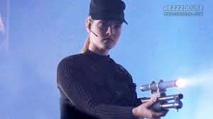 We got a guy with things comin' out of his hands, we got another guy who freezes lord raiden : Sonya Blade Mortal Kombat Rezzzolute