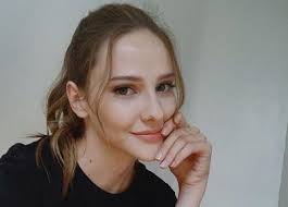 Jun 14, 2021 · partneri alina boz ile verdiği bir pozu instagram hesabında yayınlayan deniz'in paylaşımına düştüğü not dikkat çekti. Alina Boz Wiki Age Height Weight Boyfriend Bio Family