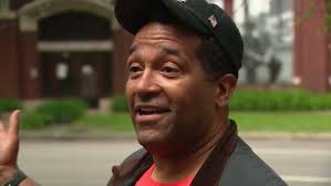 Backstory: Chicago artist utilizing everyday people to tell neighborhood's  history