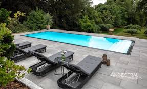 Ancestral La Piscine Miroir Qui Sublime Votre Environnement Ancestral Piscine 1er Constructeur Piscine A Debordement Piscine Miroir