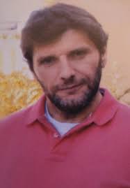 Stroncato da malore sul campo, pochi defibrillatori: è polemica