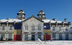 Inaugurat în 1969, muzeul municipal curtea de argeș pune la dispoziția publicului un patrimoniu valoros de peste 12.000 piese muzeistice (din care peste 300 fac parte din patrimoniul național cultural). Gara RegalÄƒ Din Curtea De Arges A Ajuns In ParaginÄƒ Nicio FirmÄƒ Nu E InteresatÄƒ SÄƒ O Reabiliteze